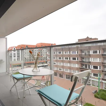 Апартаменты Stylish With Sunny Terrace, Cleaning Included Остдёйнкерке