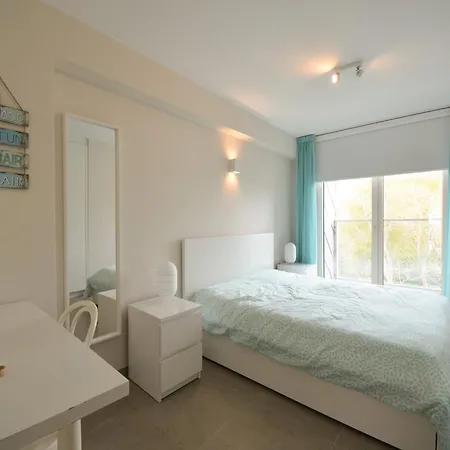Stylish With Sunny Terrace, Cleaning Included Апартаменты *