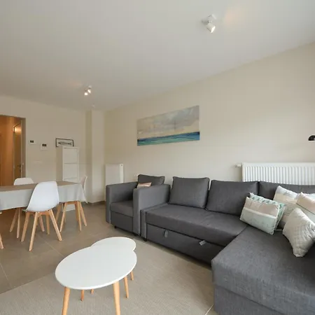 Stylish With Sunny Terrace, Cleaning Included Apartment Oostduinkerke
