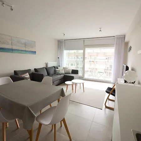 Апартаменты Stylish With Sunny Terrace, Cleaning Included Остдёйнкерке